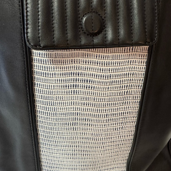 Pour La Victoire Black and White Tote Bag with Color-Block Design - Picture 2 of 9